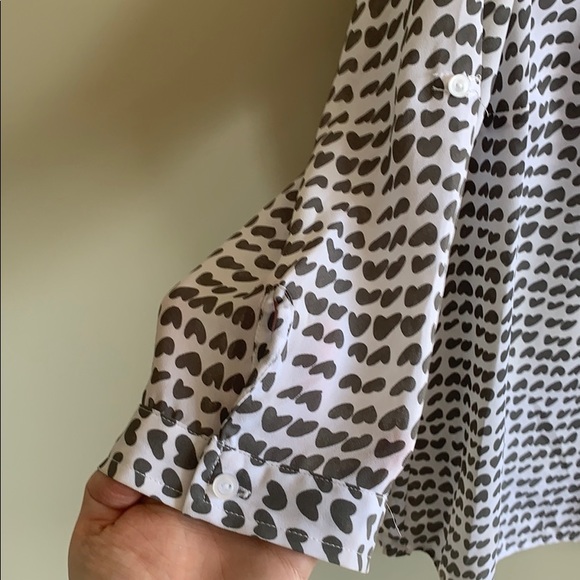 Hearts 💕 3/4 Sleeve Button Flowy Blouse - Picture 4 of 6